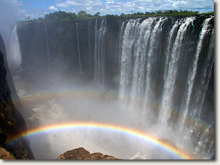 Водопад Victoria Falls (Виктория). Вид со стороны Зимбабве на территорию Замбии. Фотографии web-мастера